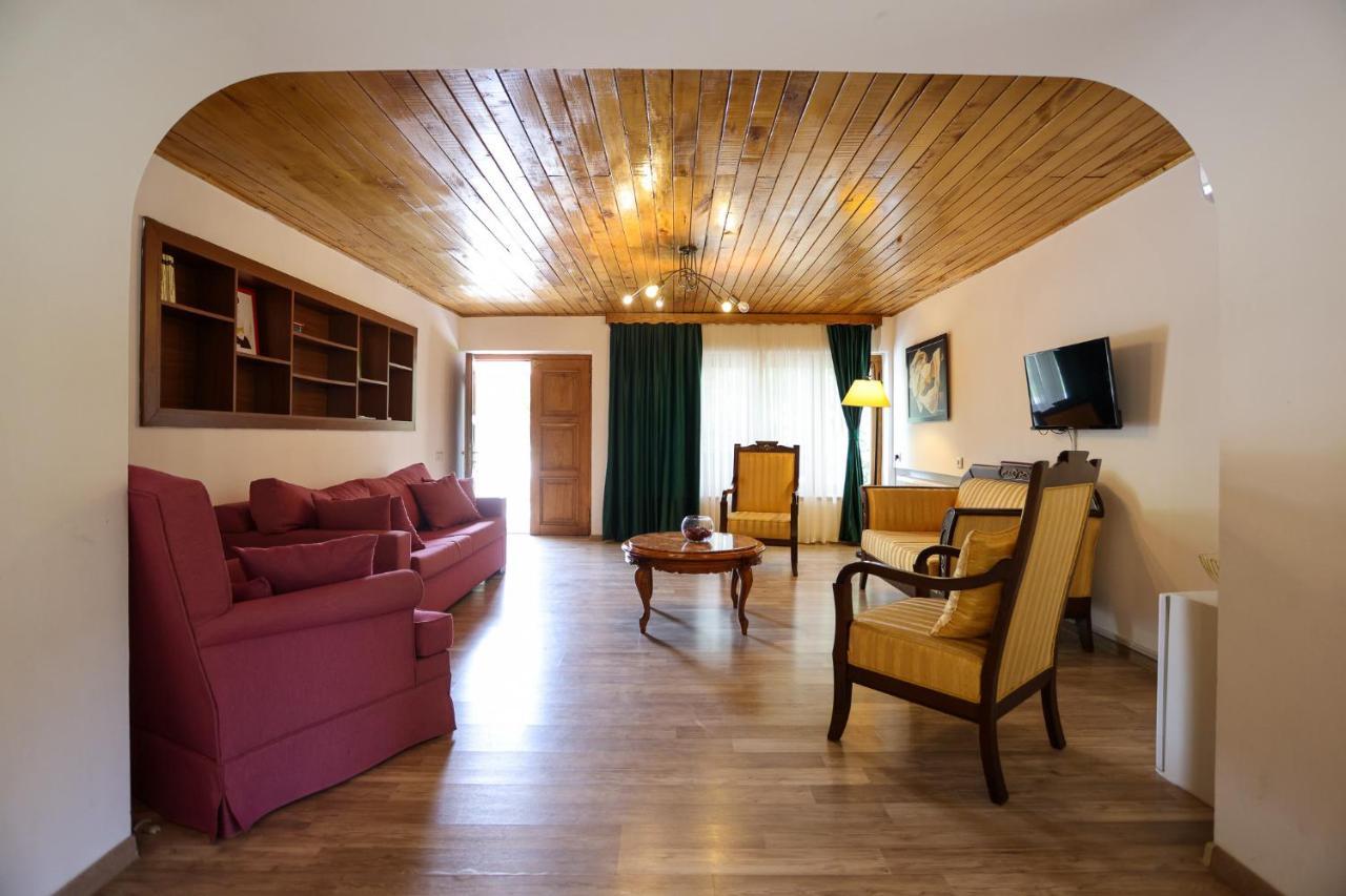 Isev Qwareli Exterior foto