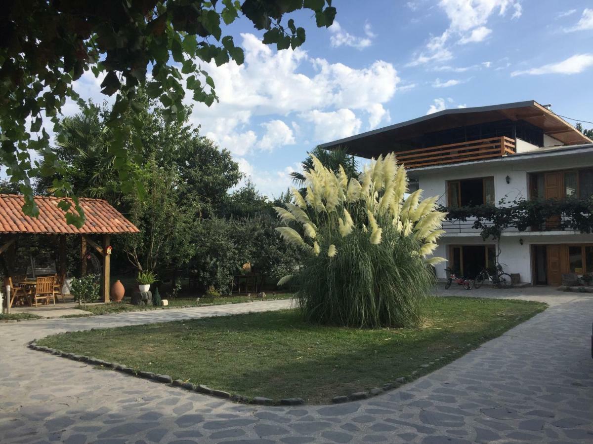Isev Qwareli Exterior foto